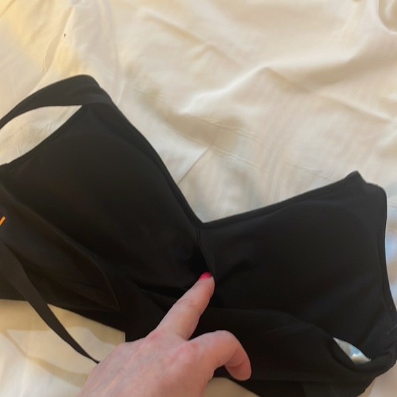 LUCY Black high impact adjustable strap sports bra w/Removable pads - Picture 6 of 7